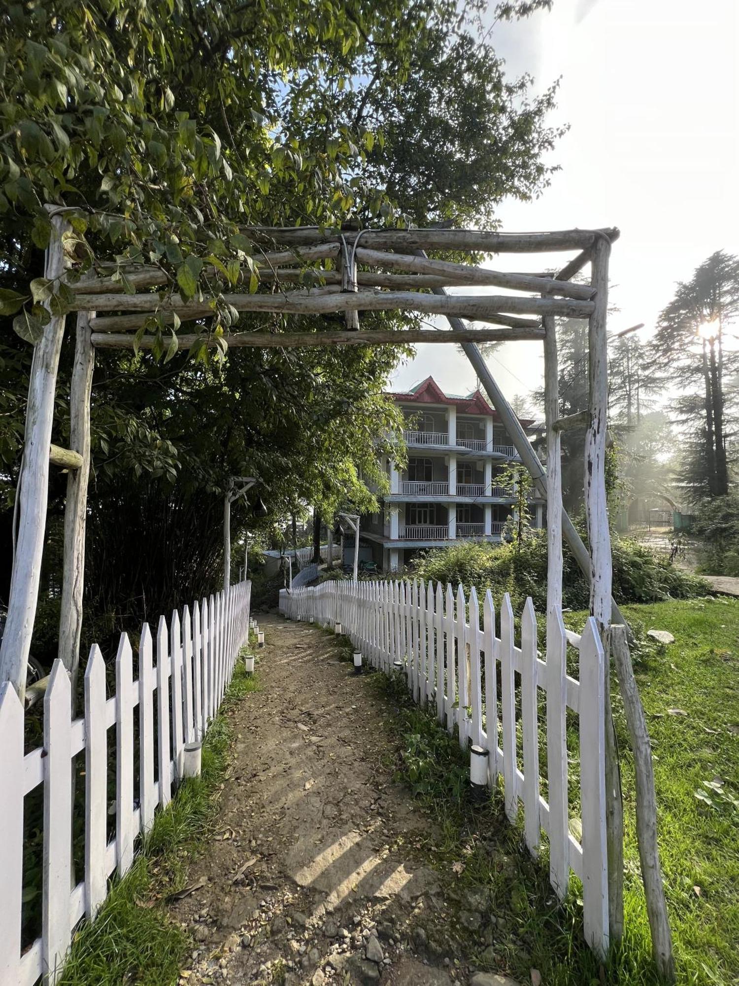 Himtrek Stays,Mcleodganj แมคลอยด์กันจ์ ภายนอก รูปภาพ